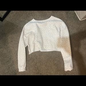Cheetah cropped crewneck